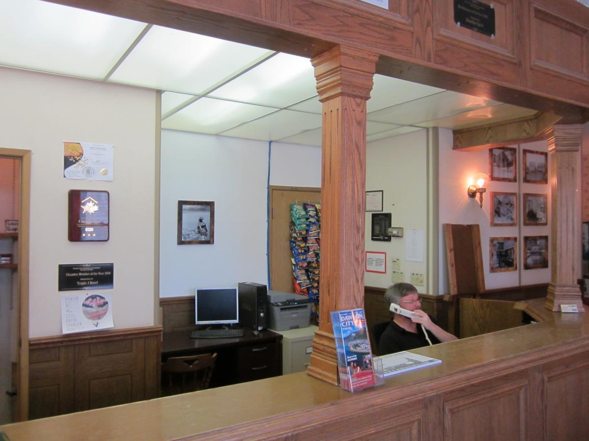 Triple J Hotel Dawson City Extérieur photo