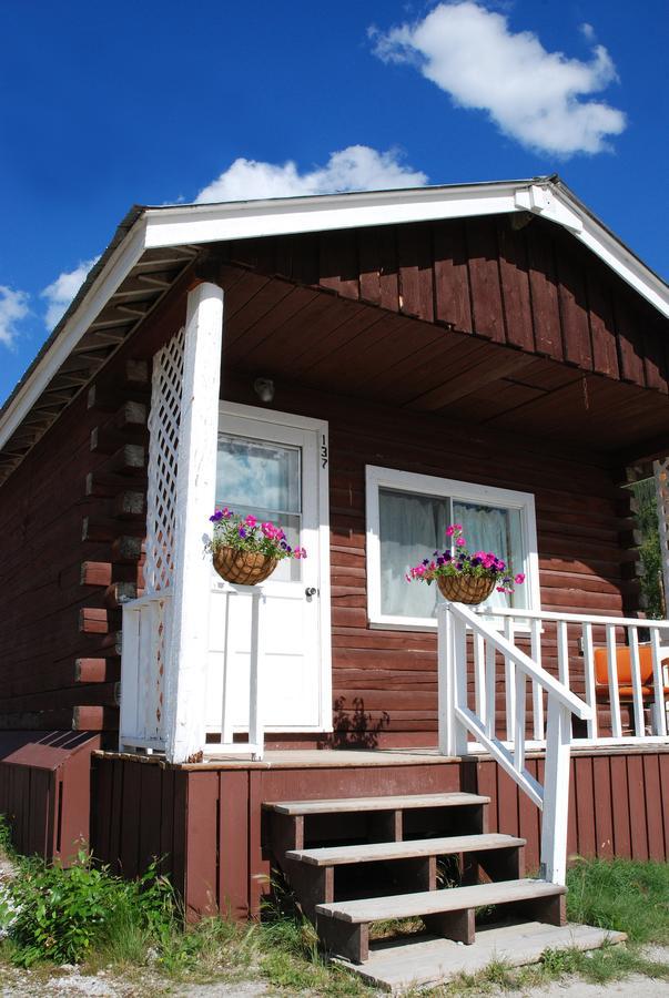 Triple J Hotel Dawson City Extérieur photo