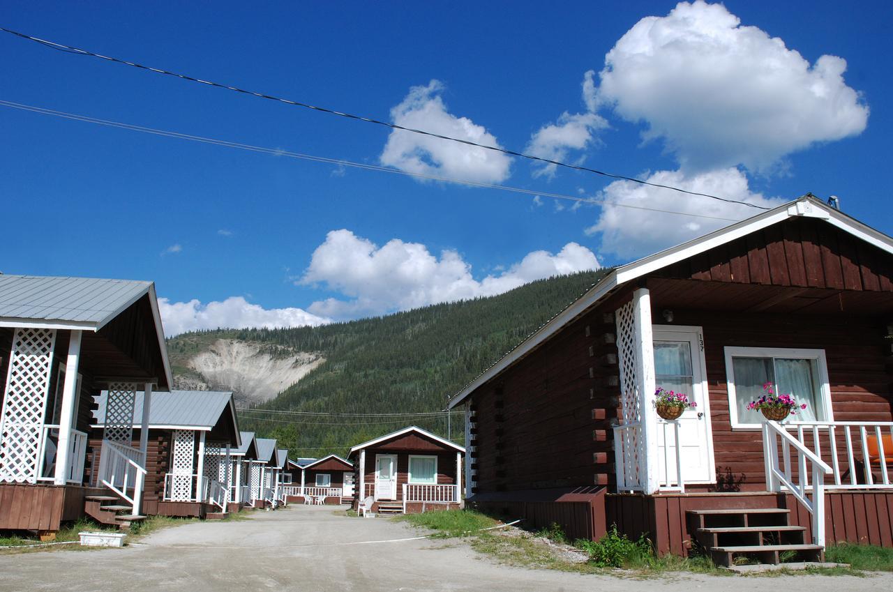 Triple J Hotel Dawson City Extérieur photo