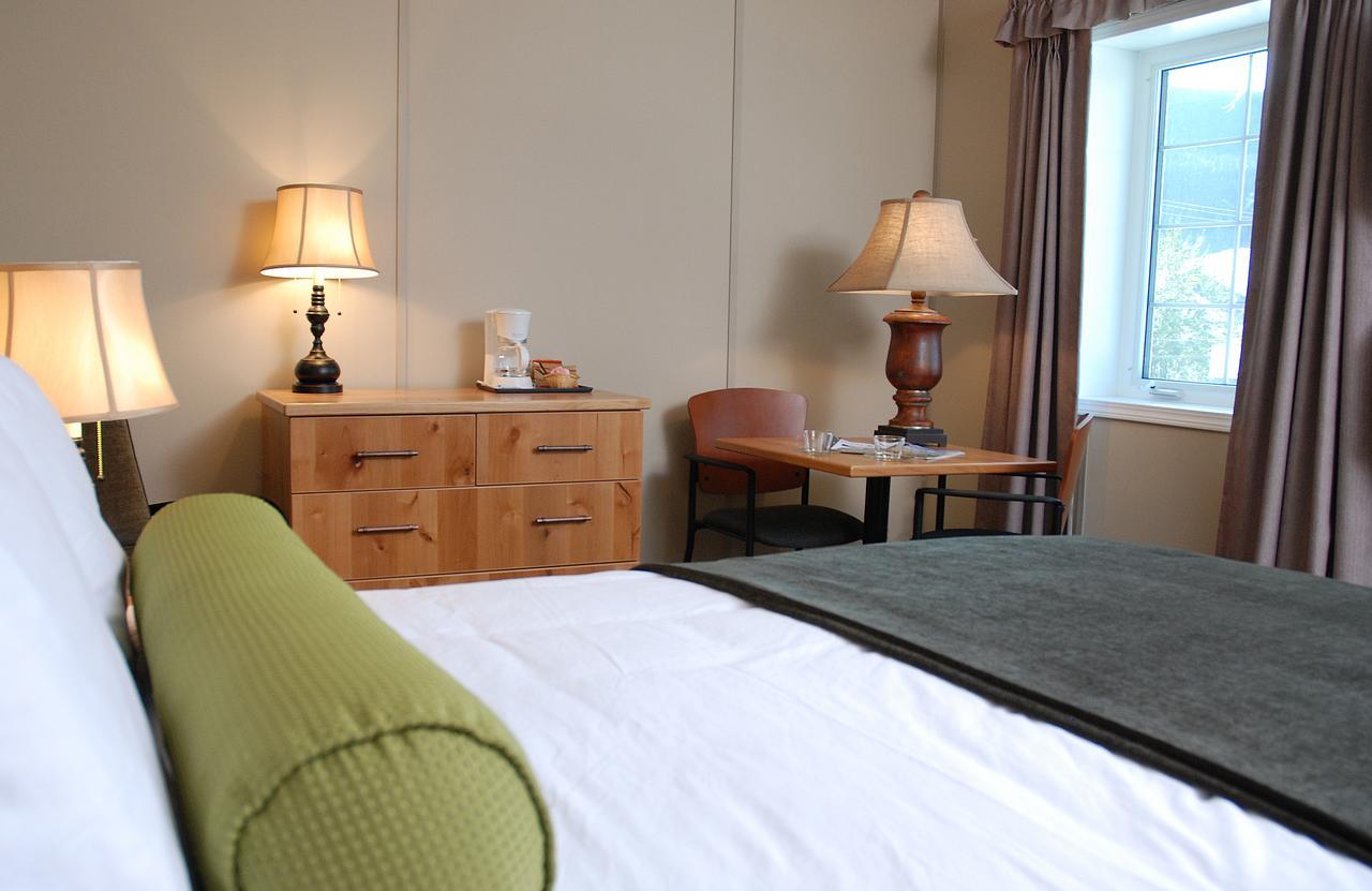 Triple J Hotel Dawson City Extérieur photo