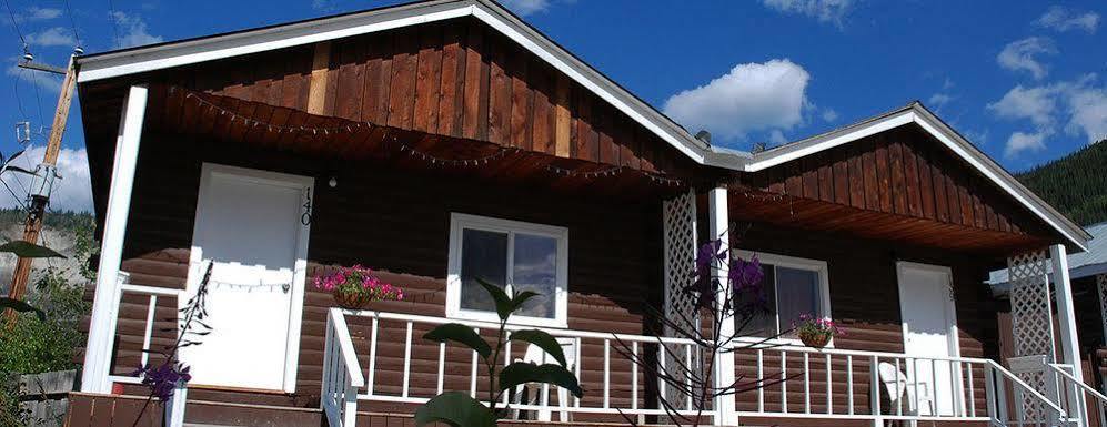Triple J Hotel Dawson City Extérieur photo