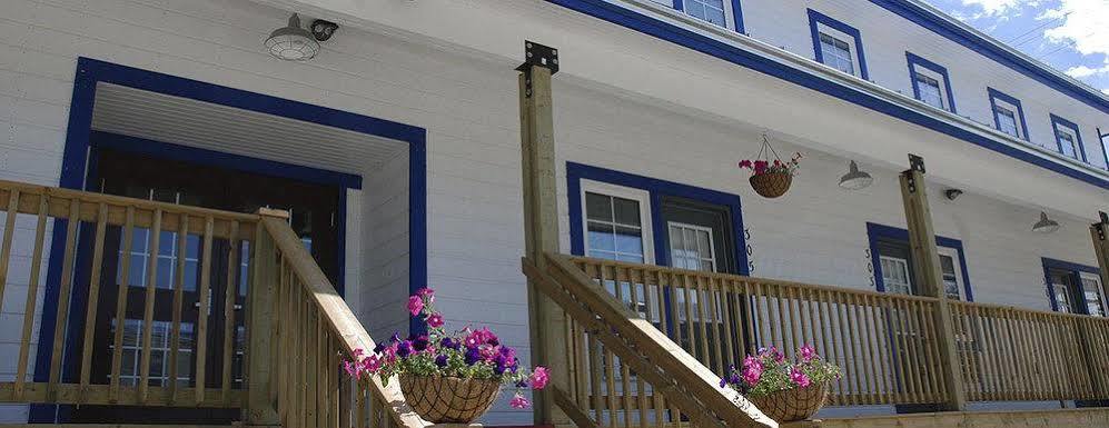 Triple J Hotel Dawson City Extérieur photo